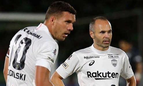 Лукас Подольски и Андрес Иньеста