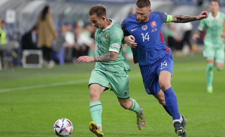 Словакия - Беларусь. С мячом Иван Бахар. Фото БФФ