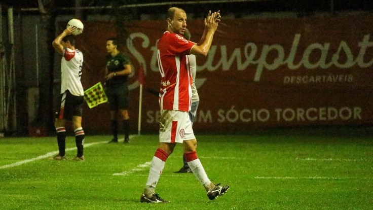 Ренан Брессан дебютировал за "Эрсилио Лус"