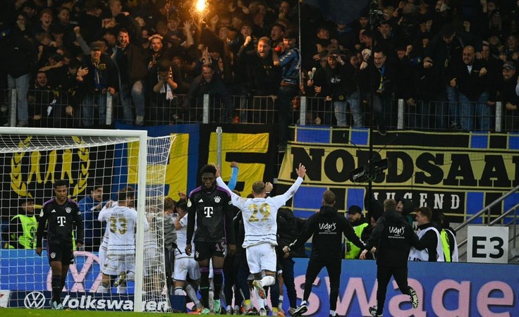 Кубок Германии, 1/16 финала. "Бавария" вылетела от "Саарбрюккена" из Д3, "Байер" разгромил "Зандхаузен", Дортмунд разгромил "Хоффенхайм" и другие матчи