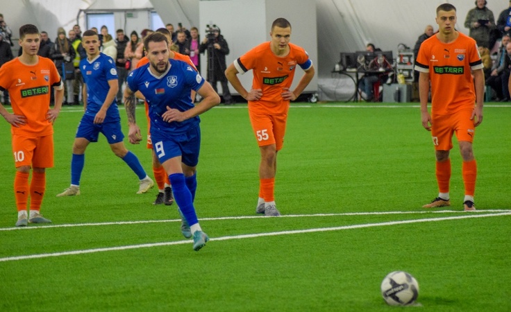 Переходный матч. Витебск - Энергетик-БГУ - 1:0. Победный пенальти Руслана Теверова. Фото ФК "Витебск"