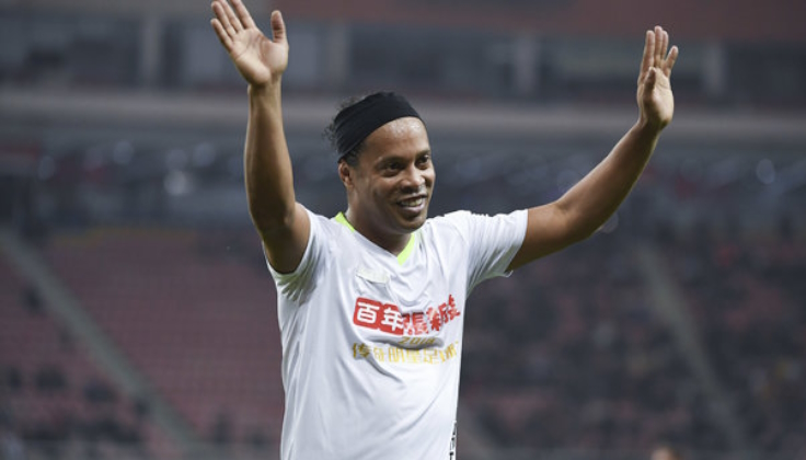 Издание FourFourTwo признало Роналдиньо лучшим футболистом 2000=х годов