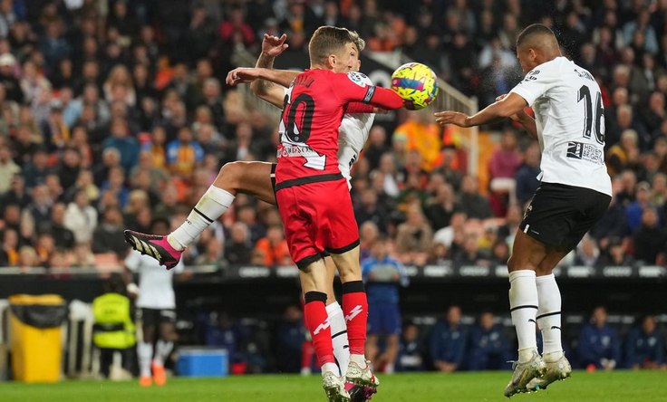 Чемпионат Испании: прогноз на матч "Райо Вальекано" — "Валенсия"