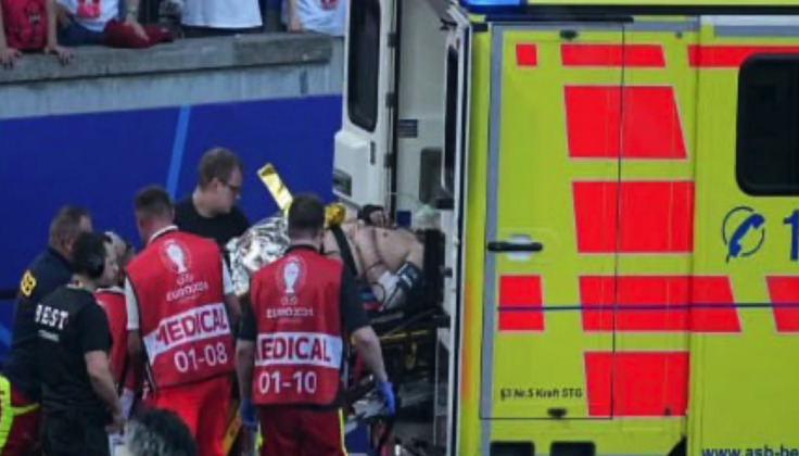 Польский фанат праздновал гол на ЕВРО-2024 и упал с трибуны