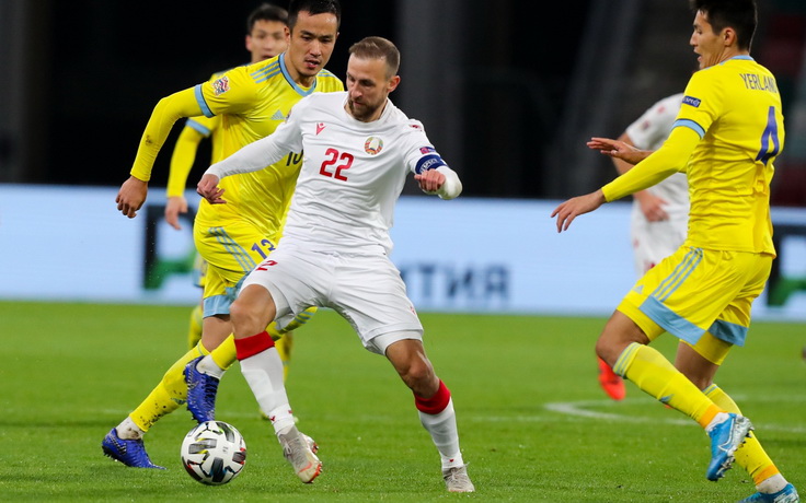 Лига наций. Беларусь - Казахстан. С мячом Игорь Стасевич. Фото БФФ