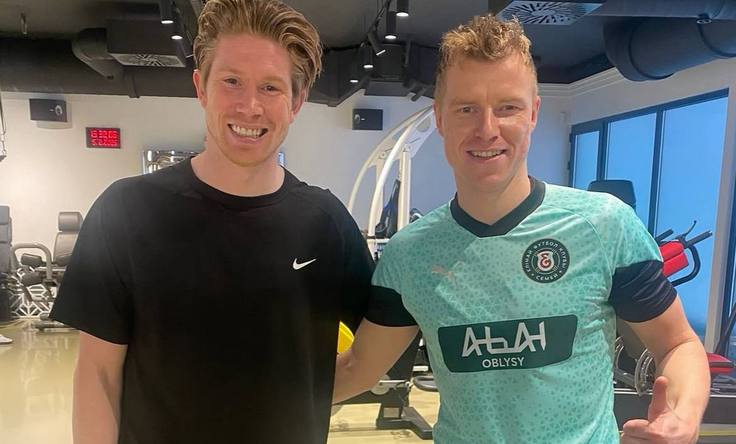 Кевин де Брёйне и Евгений Березкин. Фото ФК Елимай