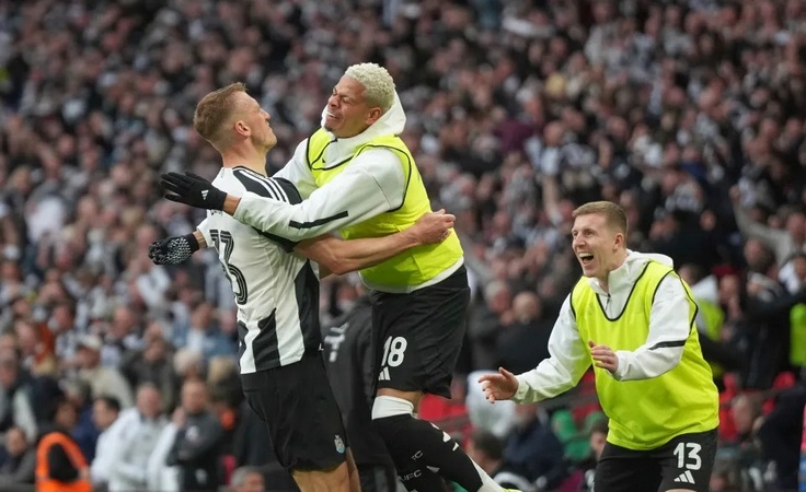 Кубок английской лиги. Финал. "Ньюкасл" победил "Ливерпуль" и впервые в истории выиграл этот трофей