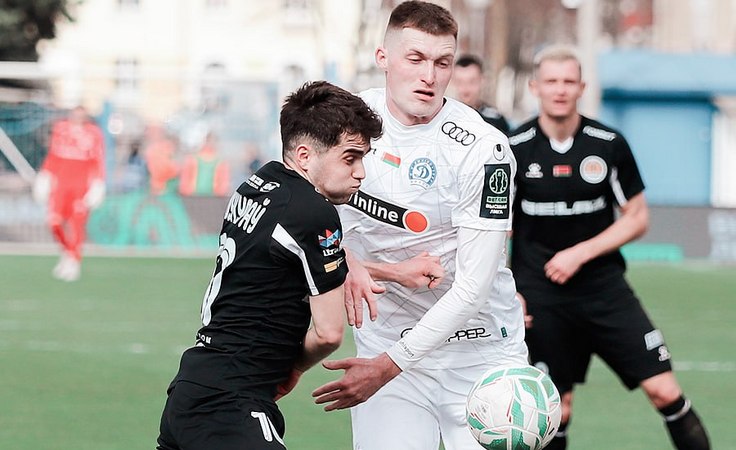 ЧБ-2025. 2-й тур. Торпедо-БелАЗ - Динамо Мн - 0:0. Алимардон Шукуров и Максим Мякиш. Фото ФК "Торпедо-БелАЗ"