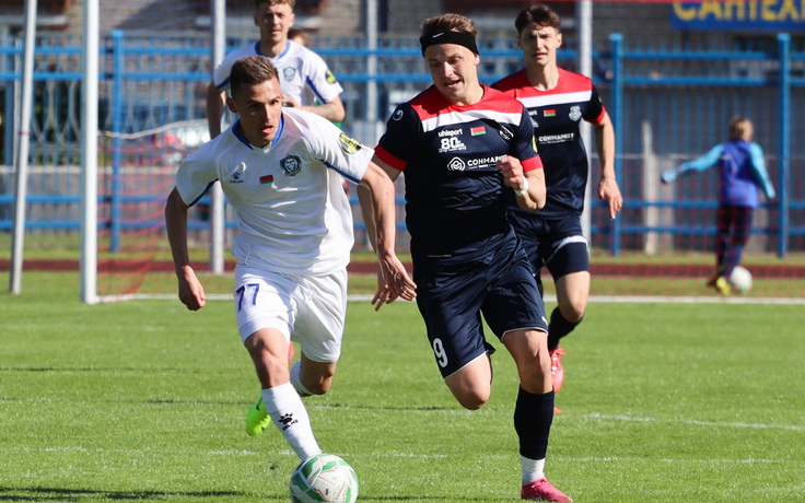 Барановичи - Днепр. С мячом Глеб Железников. Фото ФК "Днепр"