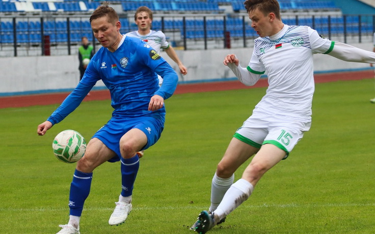 Днепр - Островец. С мячом Артем Архипов. Фото ФК "Днепр"