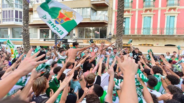 Болельщики "Эльче" празднуют возвращение в Ла Лигу