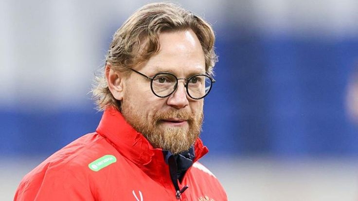 Валерий Карпин