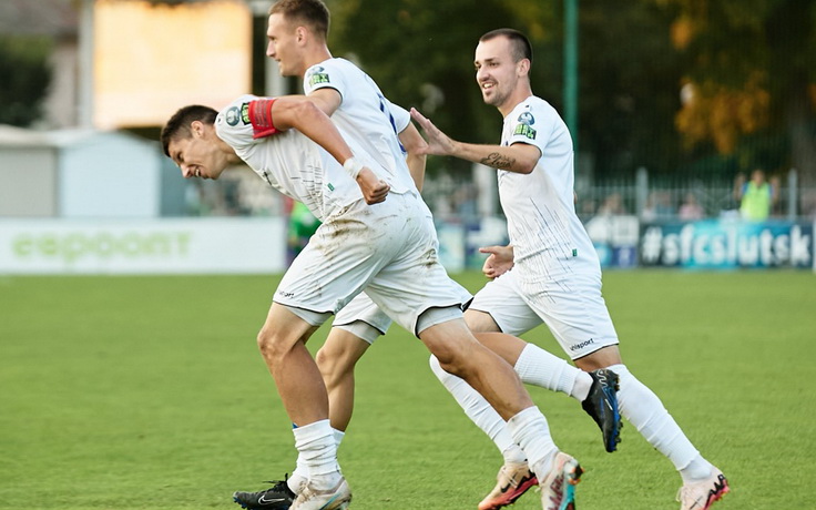 Сергей Пушняков и компания. Фото ФК "Слуцк"