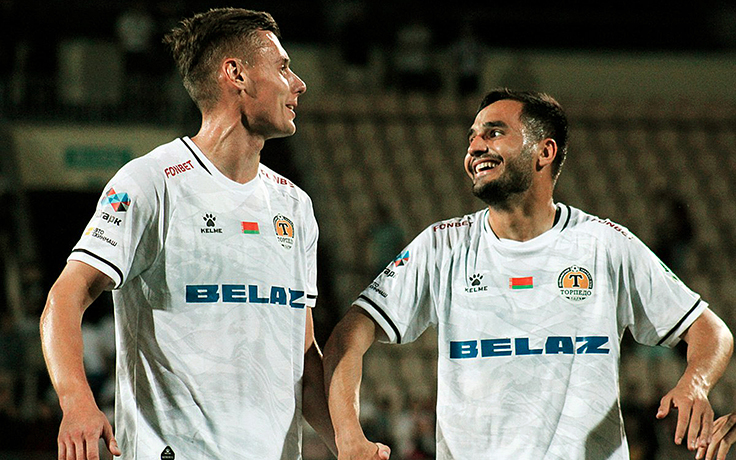 Дмитрий Бородин и Теймур Чарыев. Фото ФК "Торпедо-БелАЗ"