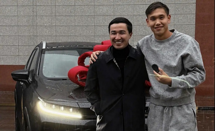 Шерхан Калмурза (справа)