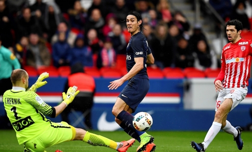 Нанси - ПСЖ. Сергей Черник и Эдинсон Кавани. Фото Getty Images