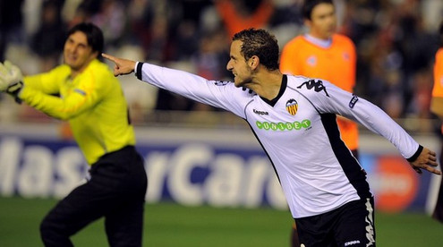 ЛЧ-2010/2011. Валенсия - Бурсаспор - 6:1. Роберто Сольдадо. Фото Getty Images