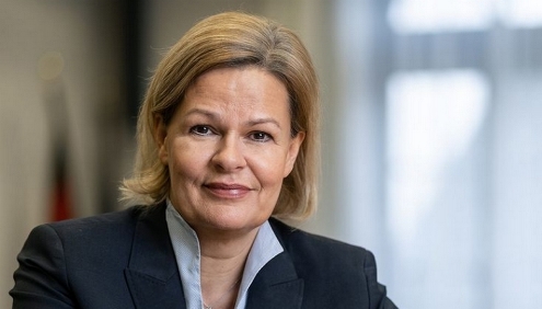 Нэнси Фезер