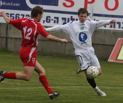 Виталий Леденев в белом (Маккаби-Ахи, Израиль, 2008). Фото - one.co.il