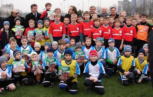 02.04.08. Президент УЕФА М.Платини в детско-юношеском клубе "Фортуна" (Минск)