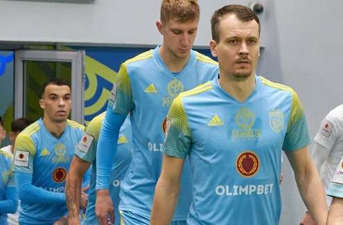 Макс Эбонг и Денис Поляков. Фото ФК "Астана"