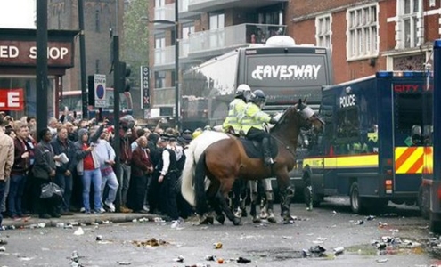 Фанаты "Вест Хэма" напали на автобус "Манчестер Юнайтед"